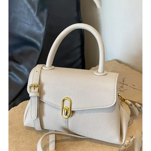 sac à main femme blanc élégant avec fermoir doré