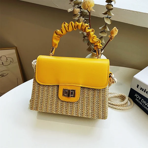 sac à main en paille jaune avec poignée en cuir