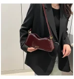 sac à main élégant vernis bordeaux