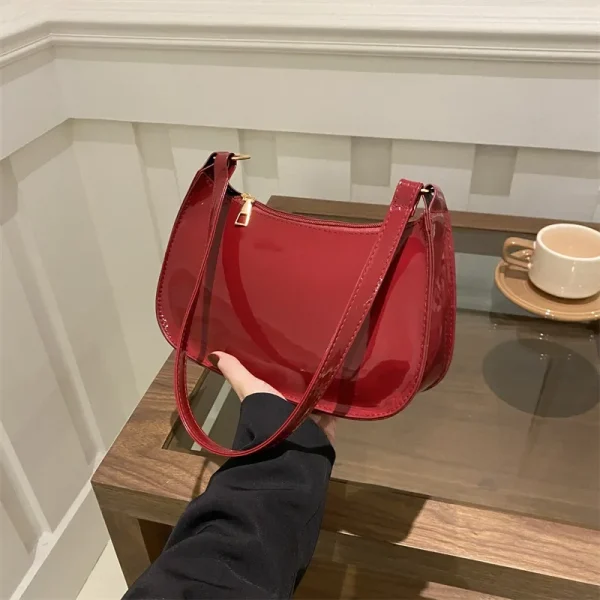 sac à main vernis rouge chic et brillant