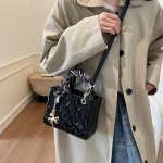 sac à main chic en cuir noir