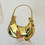 sac à main doré brillant style luxe