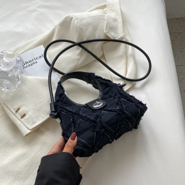 sac à main en jean noir frangé