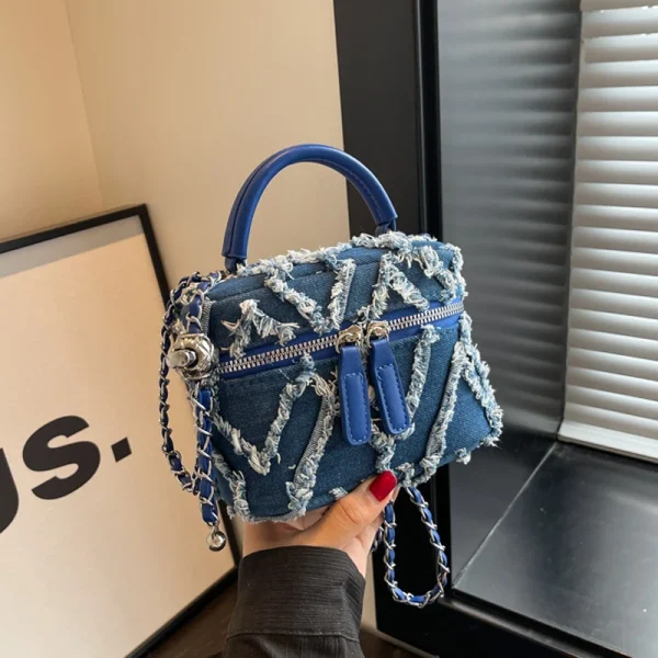 sac à main en jean bleu marine effilochés