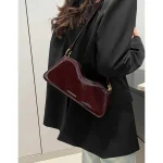 sac à main bordeaux vernis