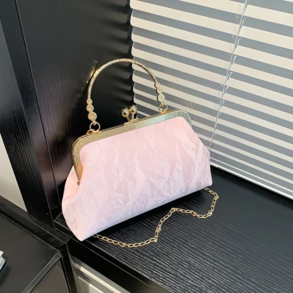 sac à main velours rose élégant