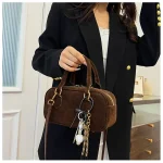 sac à main tendance en daim marron