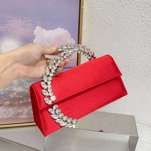 sac à main en velours rouge