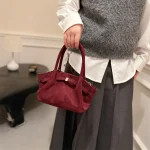 sac à main bordeaux style automnal