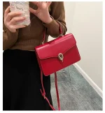 sac rouge avec bandoulière