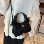 sac à main design en jean noir
