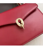 sac à main chic en cuir rouge