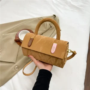 sac à main en daim marron clair cylindrique