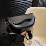 sac à main vintage en cuir noir