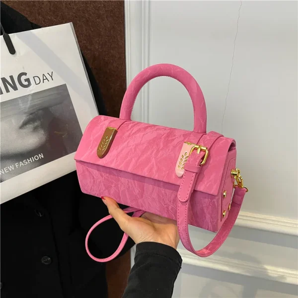 sac à main en daim rose cylindrique