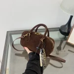 sac à main élégant en daim marron