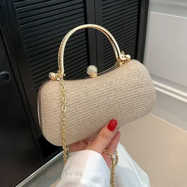sac pochette doré soirée élégance chic