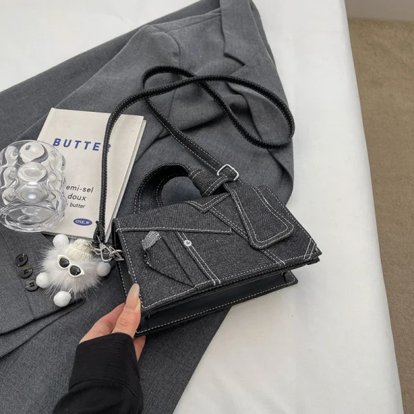 sac à main en jean noir design chic