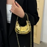 sac à main élégant en vernis doré