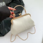 sac à main velours blanc élégant style vintage