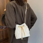 sac à main en jean avec finition dorée