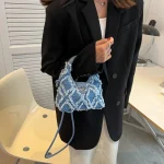 sac à main en denim frangé élégant