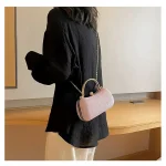 pochette chic rose idéale pour soirée