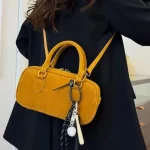 sac à main daim jaune porte-clés