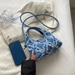 sac à main en jean frangé chic et design