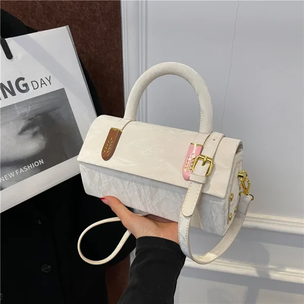 sac à main en daim blanc cylindrique
