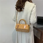 sac à main marron clair détails dorés