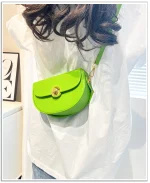 sac à main avec fermoir doré