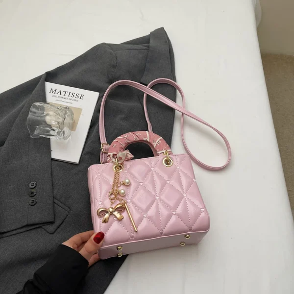 sac à main en cuir rose matelassé