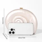 accessoire élégant blanc cassé pour soirées