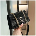 sac à main en cuir noir effet croco
