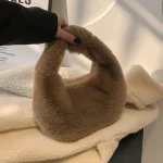 sac à main chic en fourrure synthétique marron