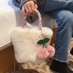 sac à main élégant en fausse fourrure avec pompons
