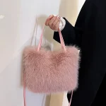sac hivernal doux en fourrure rose