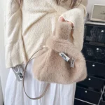 sac à bandoulière chic en fourrure