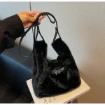 sac à main noir avec anse réglable