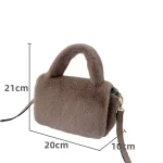 sac à main en fourrure marron pour l'hiver