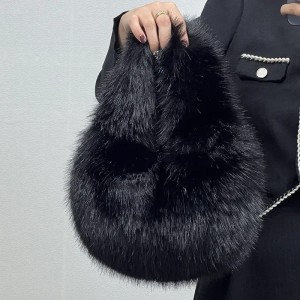 Sac À Main En Fausse Fourrure Noire – Style Hiver Luxe Doux Et Élégant