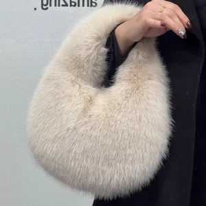 Sac À Main En Fausse Fourrure Beige – Modèle Hobo Doux Tendance Et Chaleureux Pour L’hiver