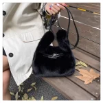 sac épaule tendance en fourrure douce