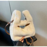 sac fourrure synthétique élégant pour femme