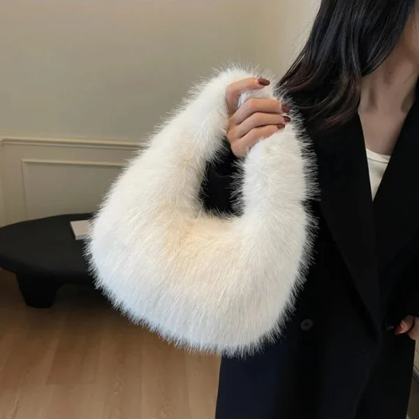 Sac À Main En Fausse Fourrure Blanche – Modèle Hobo Doux Tendance Et Chaleureux Pour L’hiver