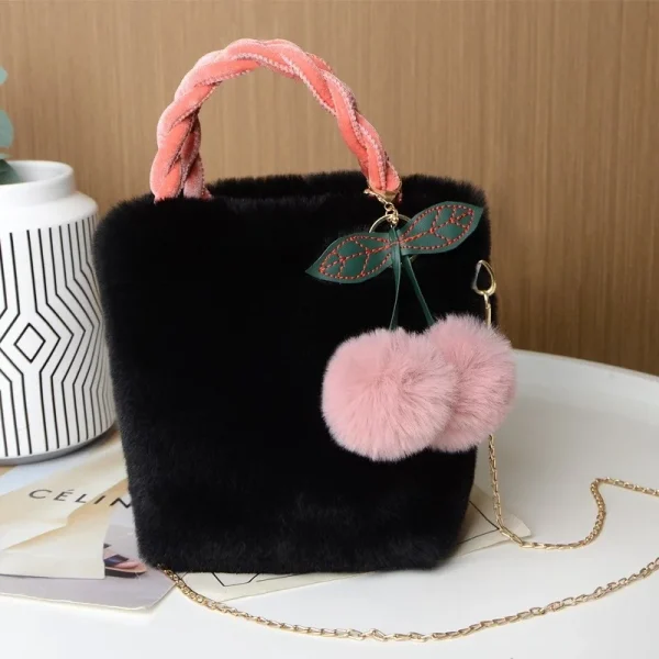 Sac À Main En Fausse Fourrure Noire Poignée Tressée Et Pompons Cerise – Sac Tendance Hiver