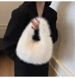 sac à main en fausse fourrure blanc élégant pour l'hiver