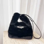 sac à main fourrure synthétique noir