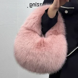 Sac À Main En Fausse Fourrure Rose – Modèle Hobo Doux Tendance Et Chaleureux Pour L’hiver
